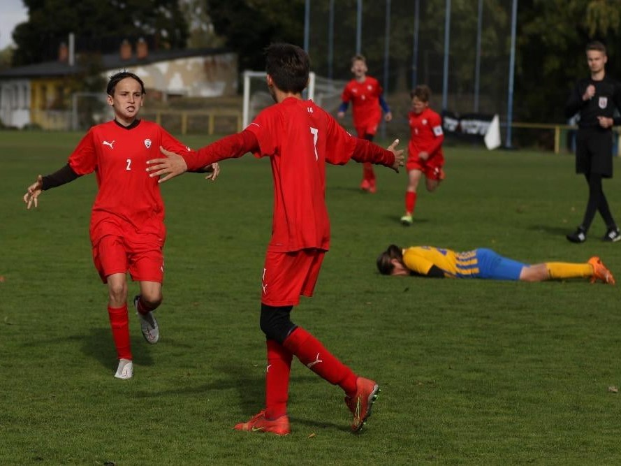 V OPAVĚ VÍTĚZSTVÍ U13 A PORÁŽKA U12